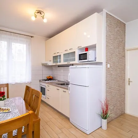 Aurelya Apartment *