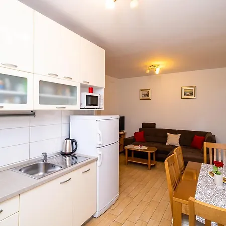Aurelya Apartment *