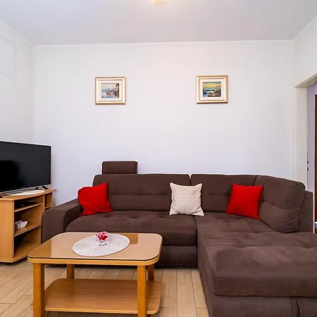 Aurelya Apartment